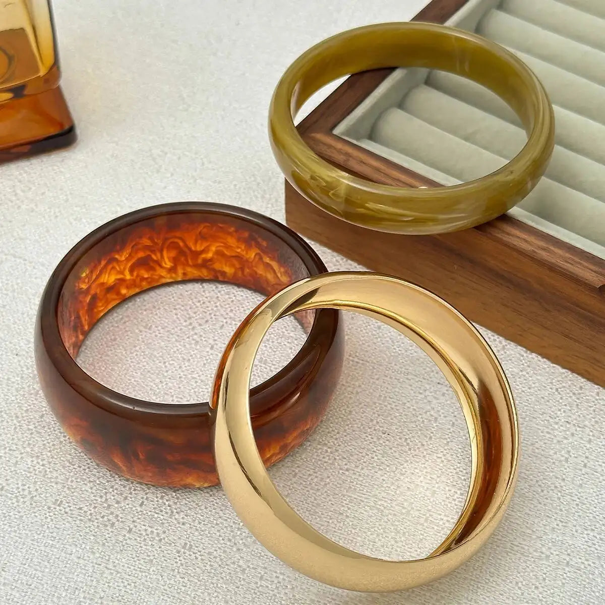 Salircon 3 Styles Boho Wide Chunky Round Acrylic Resin Bangles Women Hip Hop Geometric Metal Bracelets Stackable Charms Jewelry