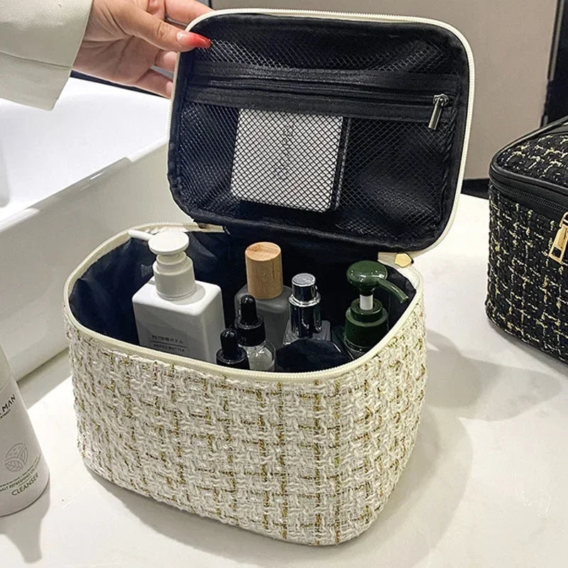 2026 New Women's Bag Knitted Style Makeup Bag Portable Makeup Bag Fashionable Large Storage Bag BX101