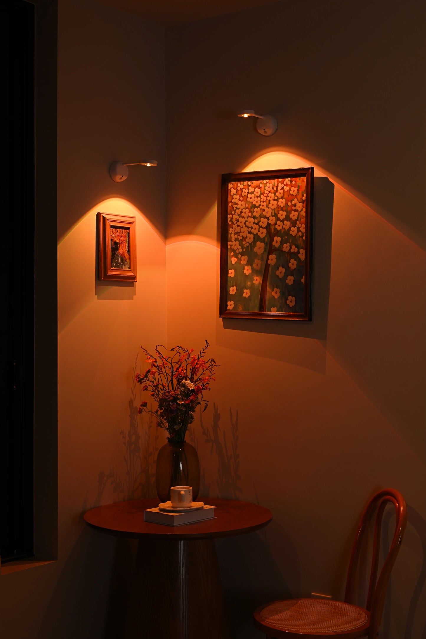 KFV Wireless Wall Light Rechargeable Poster Light Intelligent Human Sensing Dimmable Led RGB Spotlight Lighting Pictures Light