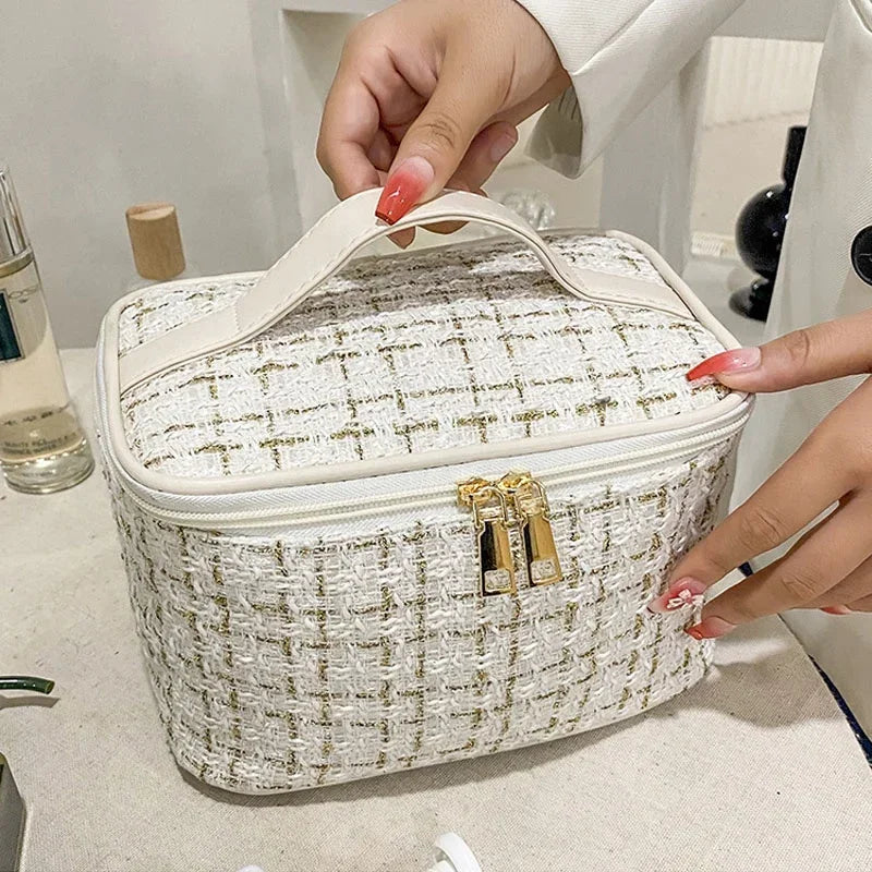 2026 New Women's Bag Knitted Style Makeup Bag Portable Makeup Bag Fashionable Large Storage Bag BX101